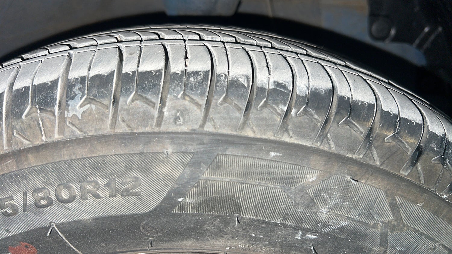 Used 2016 Hyundai Eon Era + AirBag Petrol Manual tyres RIGHT FRONT TYRE TREAD VIEW