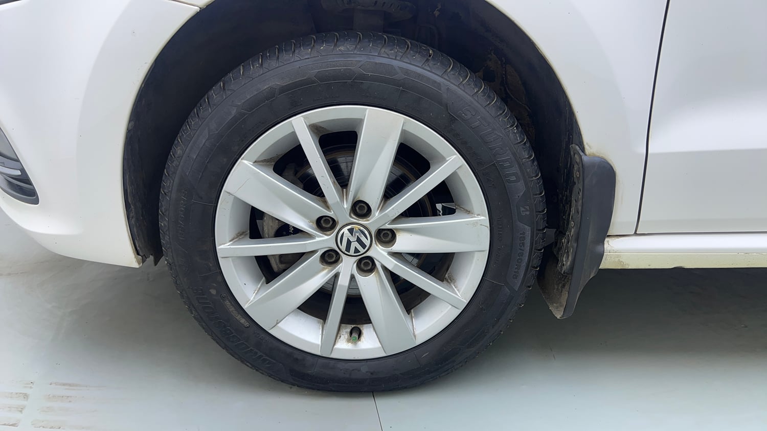 Used 2016 Volkswagen Polo Highline1.2L (P) Petrol Manual tyres LEFT FRONT TYRE RIM VIEW