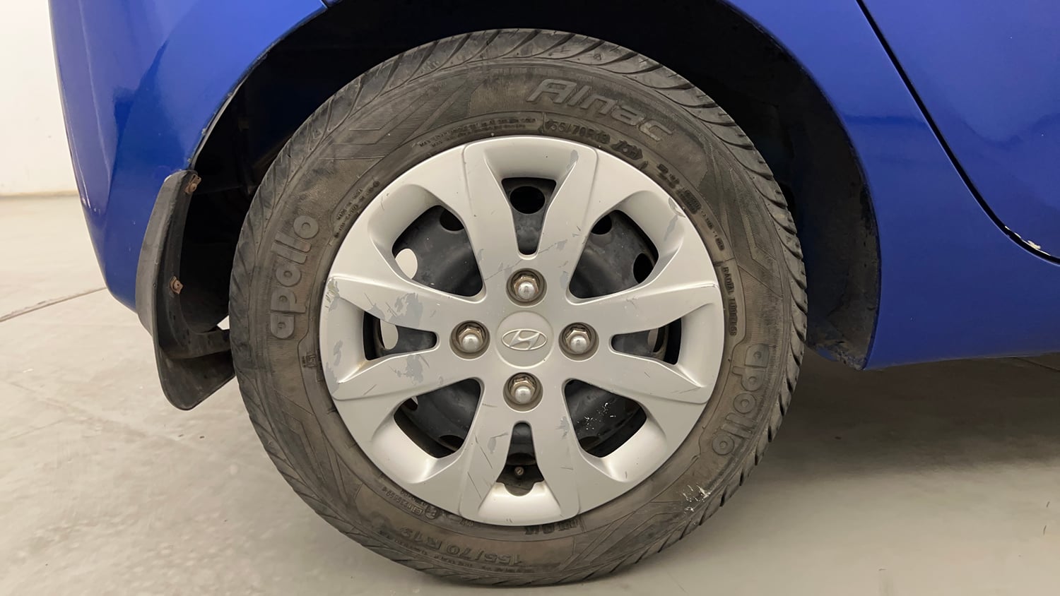 Used 2017 hyundai Eon Magna+ (O) Petrol Manual tyres RIGHT REAR TYRE RIM VIEW