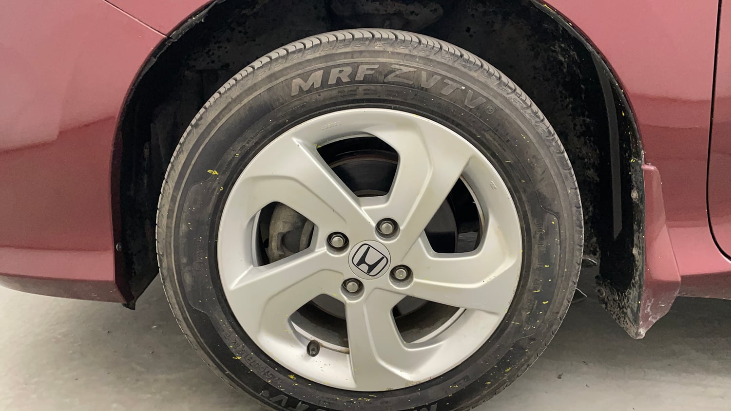 Used 2016 Honda City VX (O) MT Petrol Manual tyres LEFT FRONT TYRE RIM VIEW