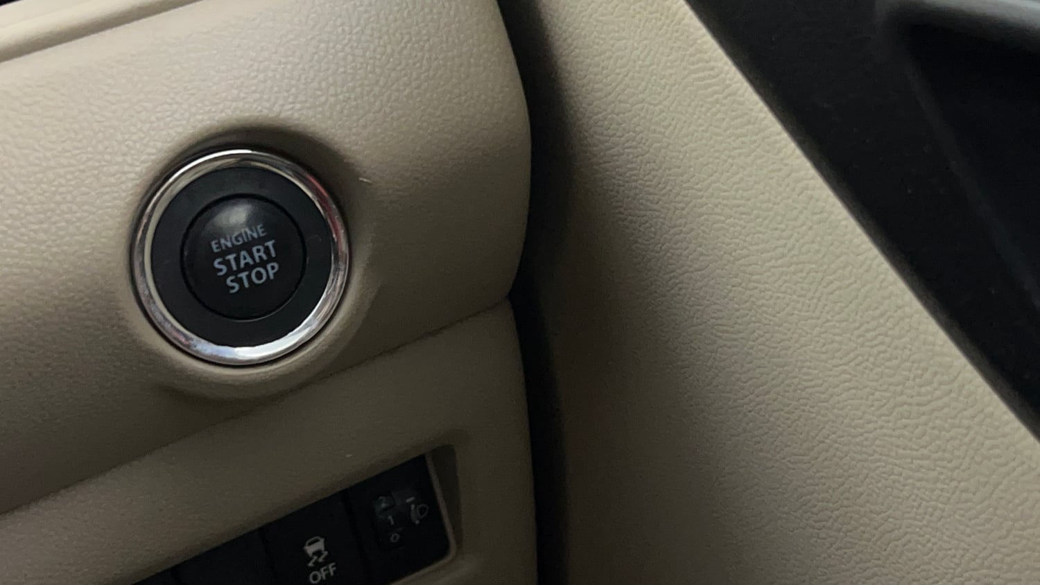 Used 2022 Maruti Suzuki Dzire ZXi Plus AGS Petrol Automatic top_features Keyless start