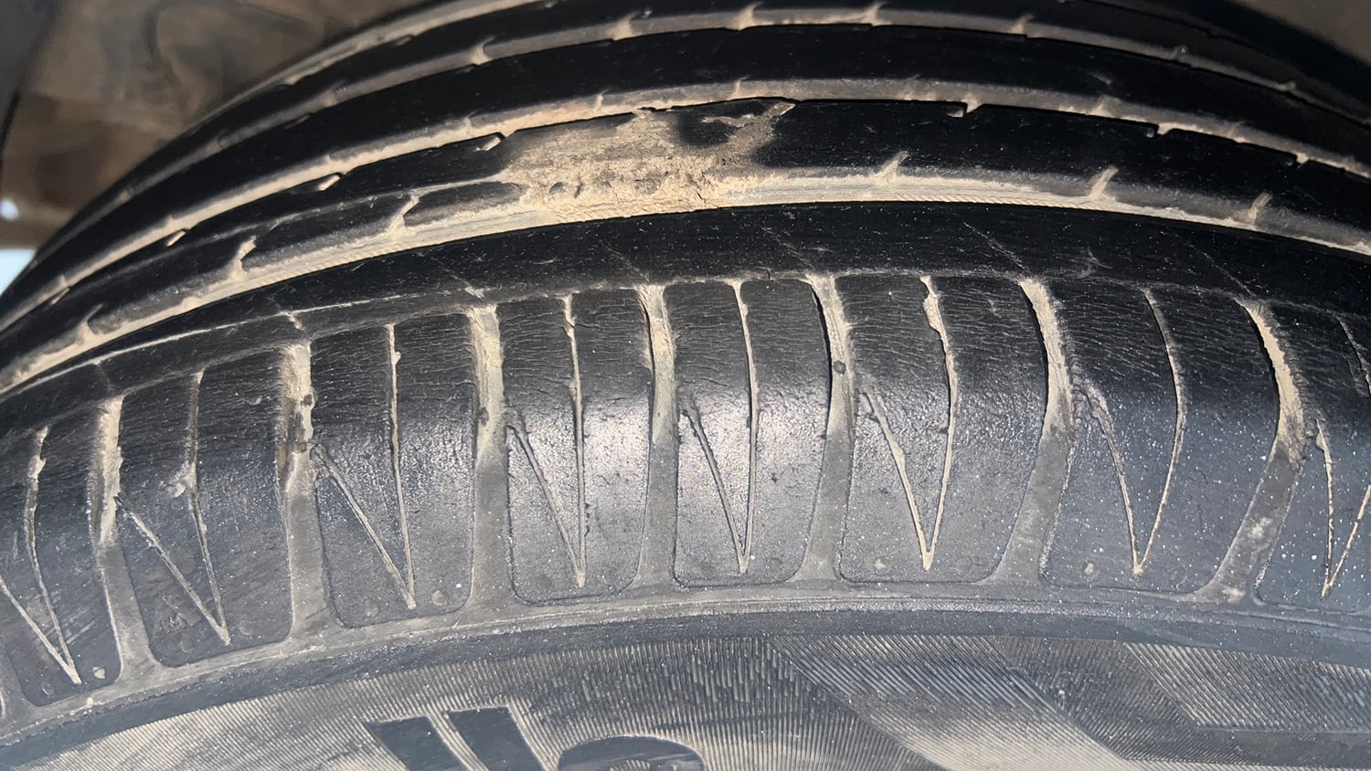 Used 2022 Kia Sonet GTX Plus 1.5 AT Diesel Automatic tyres RIGHT REAR TYRE TREAD VIEW