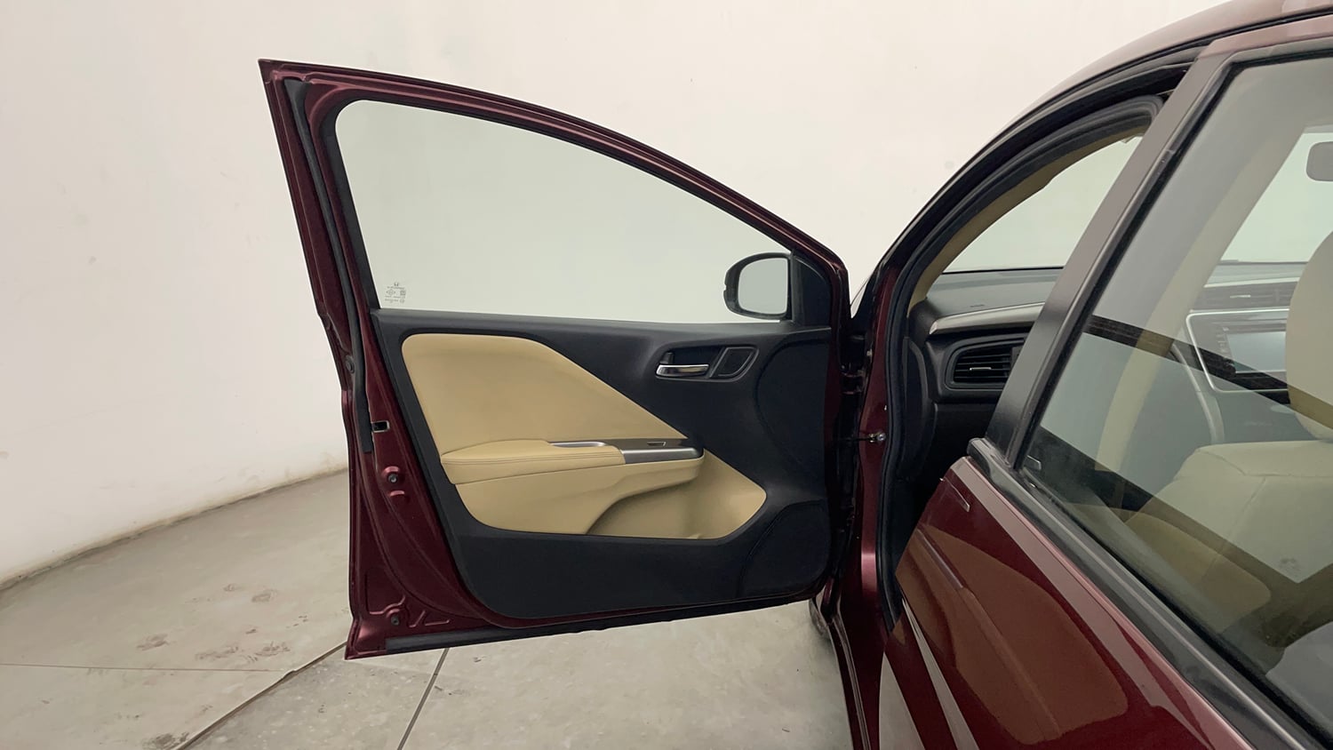 Used 2016 Honda City VX (O) MT Petrol Manual interior LEFT FRONT DOOR OPEN VIEW