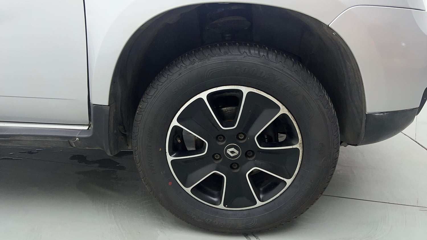 Used 2019 Renault Duster RXS CVT Petrol Automatic tyres RIGHT FRONT TYRE RIM VIEW