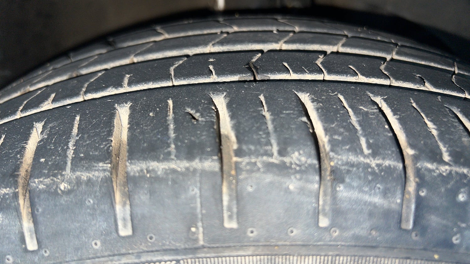 Used 2017 Maruti Suzuki Baleno Zeta 1.2 AT Petrol Automatic tyres RIGHT FRONT TYRE TREAD VIEW