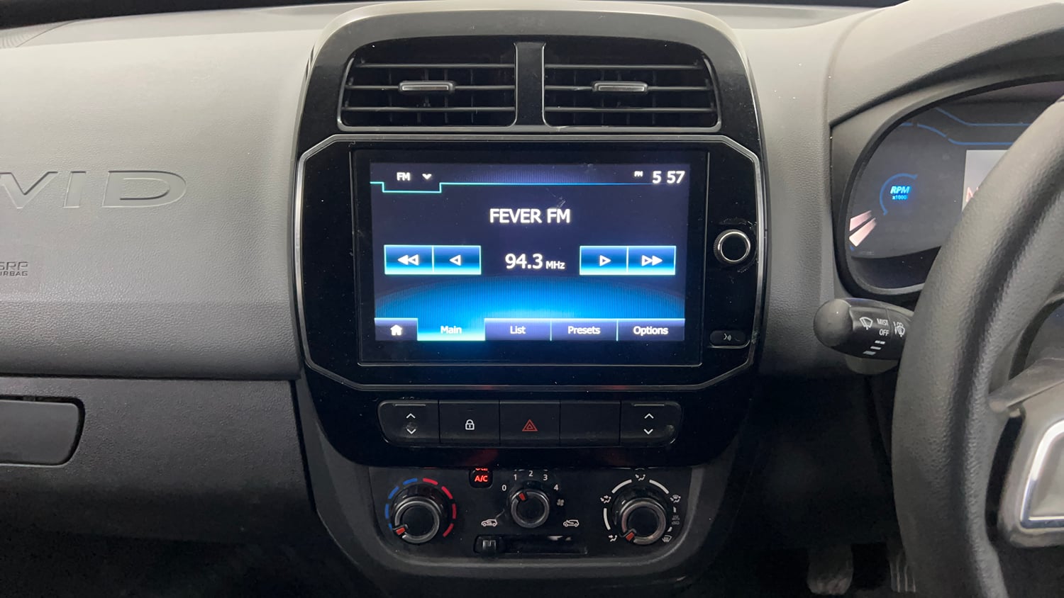 Used 2020 Renault Kwid 1.0 RXT AMT Opt Petrol Automatic interior MUSIC SYSTEM & AC CONTROL VIEW