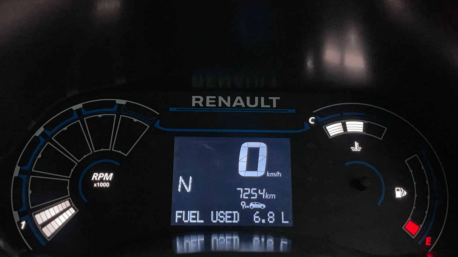 Used 2020 Renault Triber RXZ EASY-R AMT Petrol Automatic interior CLUSTERMETER VIEW