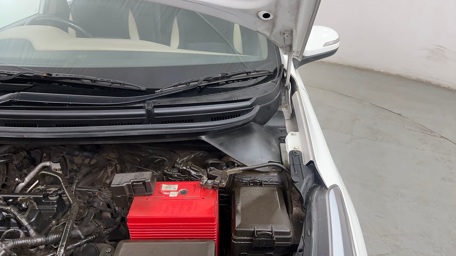 Used 2019 Hyundai Elite i20 Asta 1.2 (O) Petrol Manual engine ENGINE LEFT SIDE HINGE & APRON VIEW