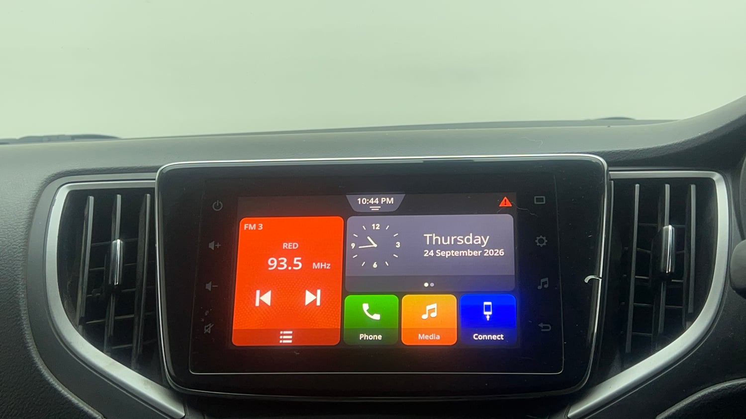 Used 2021 Maruti Suzuki Baleno Zeta Petrol Manual top_features Touch screen infotainment system