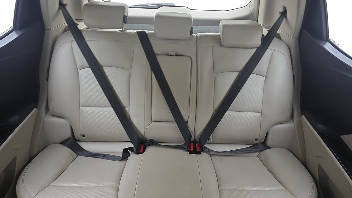 Used 2020 Mahindra XUV 300 W8 (O) 1.5 Diesel Diesel Manual interior REAR SEAT CONDITION VIEW