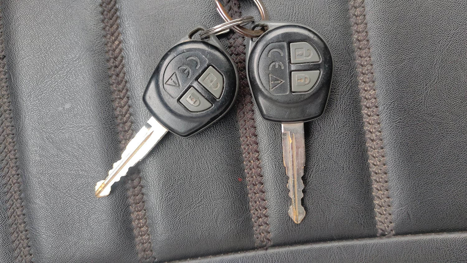 Used 2022 Maruti Suzuki Swift VXi Petrol Manual extra CAR KEY VIEW