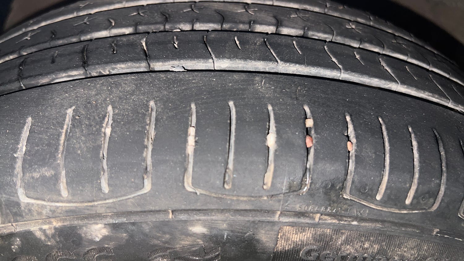 Used 2013 Hyundai Grand i10 Asta AT 1.2 Kappa VTVT Petrol Automatic tyres LEFT FRONT TYRE TREAD VIEW