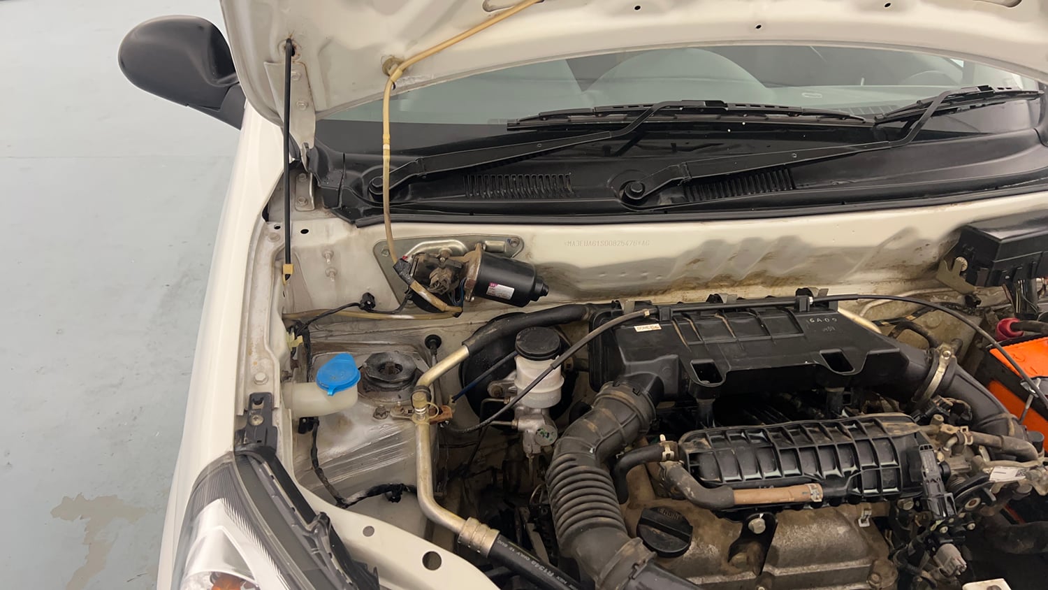 Used 2016 Maruti Suzuki Alto 800 Lxi Petrol Manual engine ENGINE RIGHT SIDE HINGE & APRON VIEW