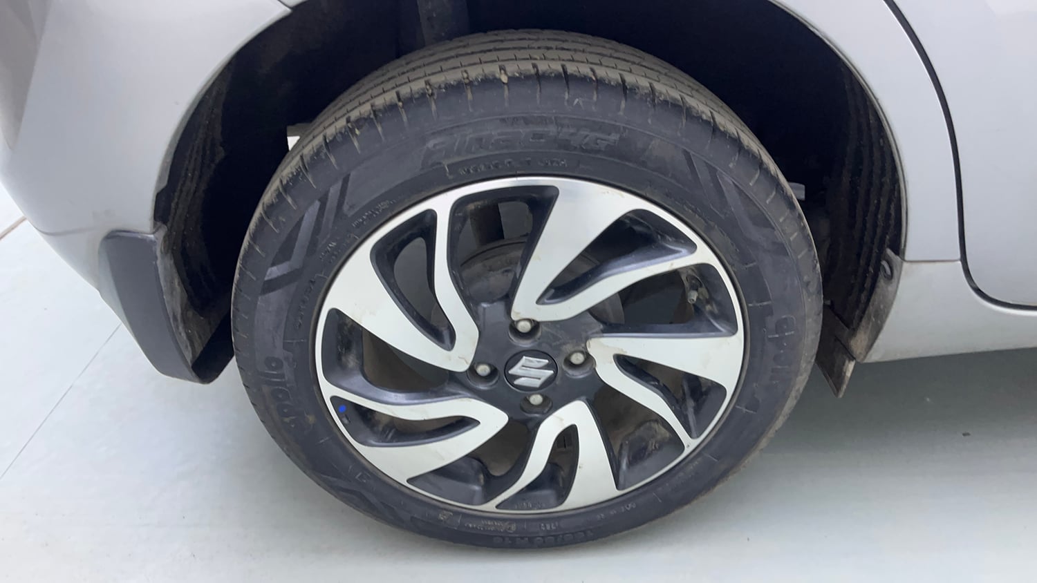 Used 2021 Maruti Suzuki Baleno Zeta Petrol Manual tyres RIGHT REAR TYRE RIM VIEW
