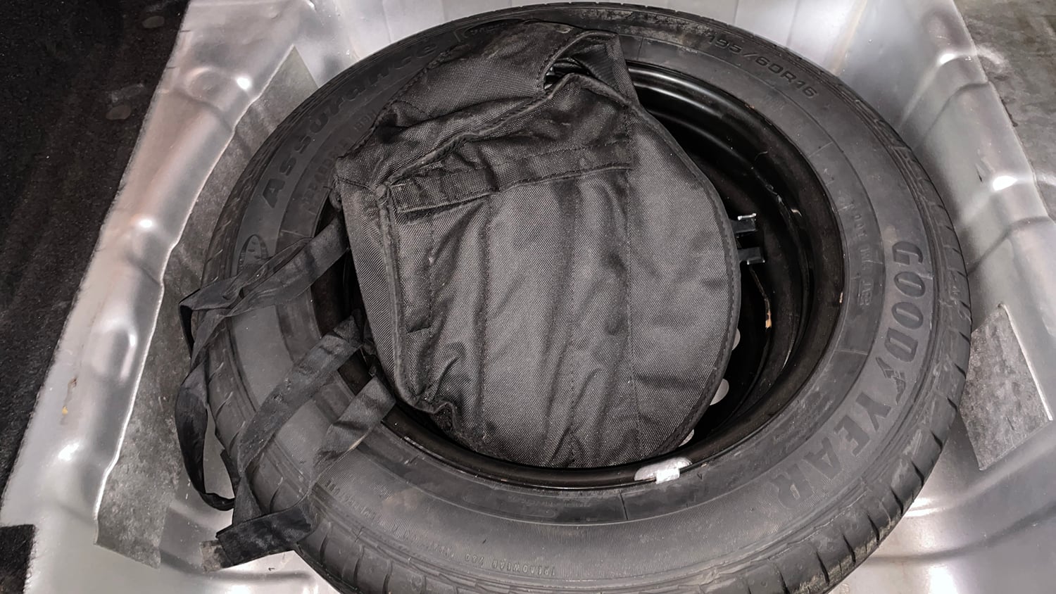 Used 2022 Tata Nexon XZA Plus (O) Petrol Automatic tyres SPARE TYRE VIEW