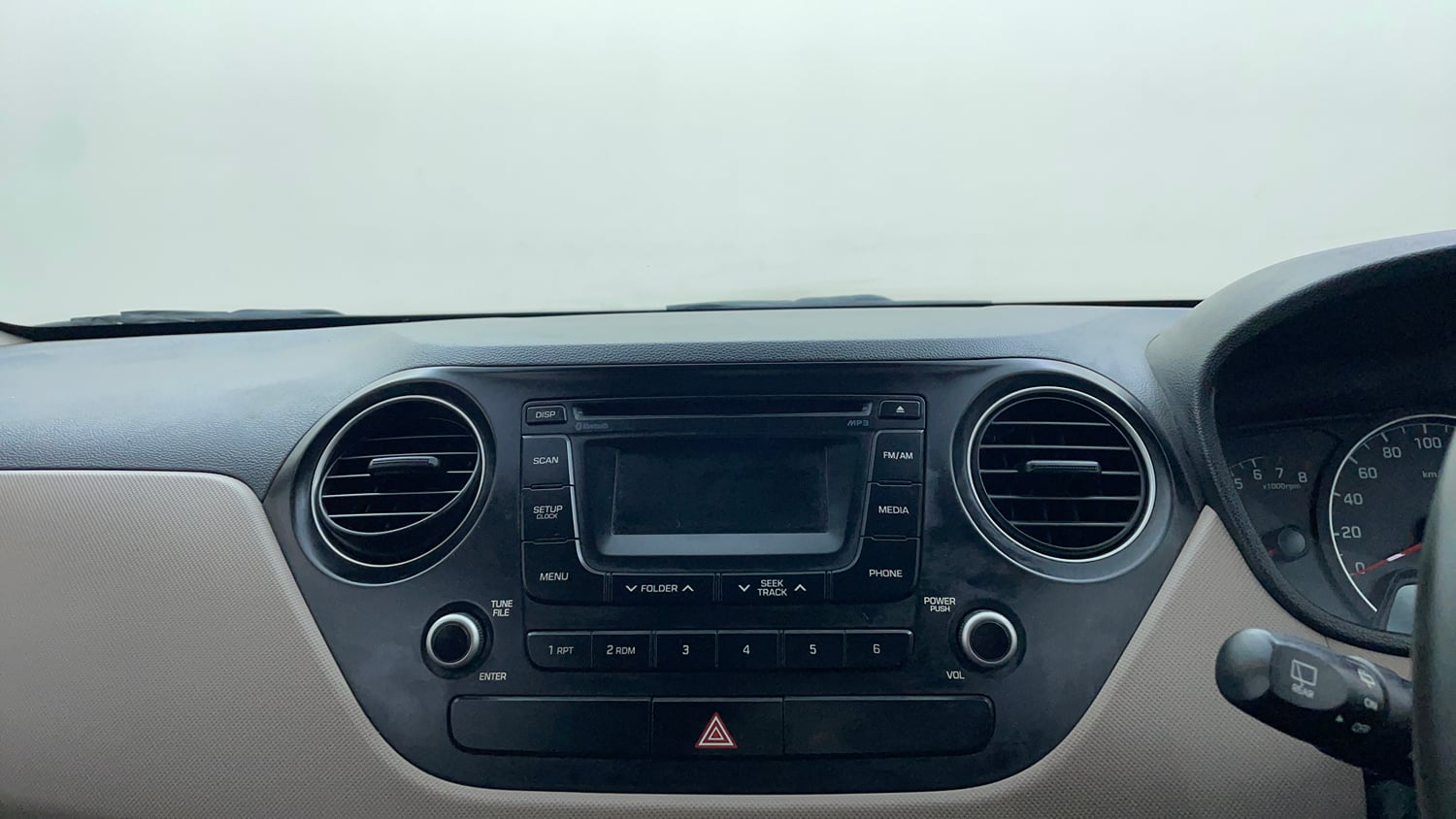 Used 2016 Hyundai Grand i10 Asta AT 1.2 Kappa VTVT Petrol Automatic top_features Integrated (in-dash) music system