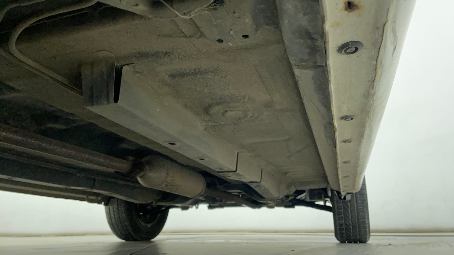 Used 2015 Maruti Suzuki Wagon R VXI Petrol Manual extra REAR RIGHT UNDERBODY VIEW