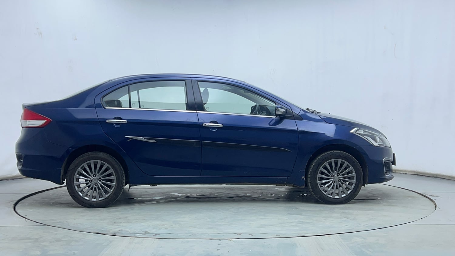 Used 2018 Maruti Suzuki Ciaz Alpha 1.4 MT Petrol Manual exterior RIGHT SIDE VIEW