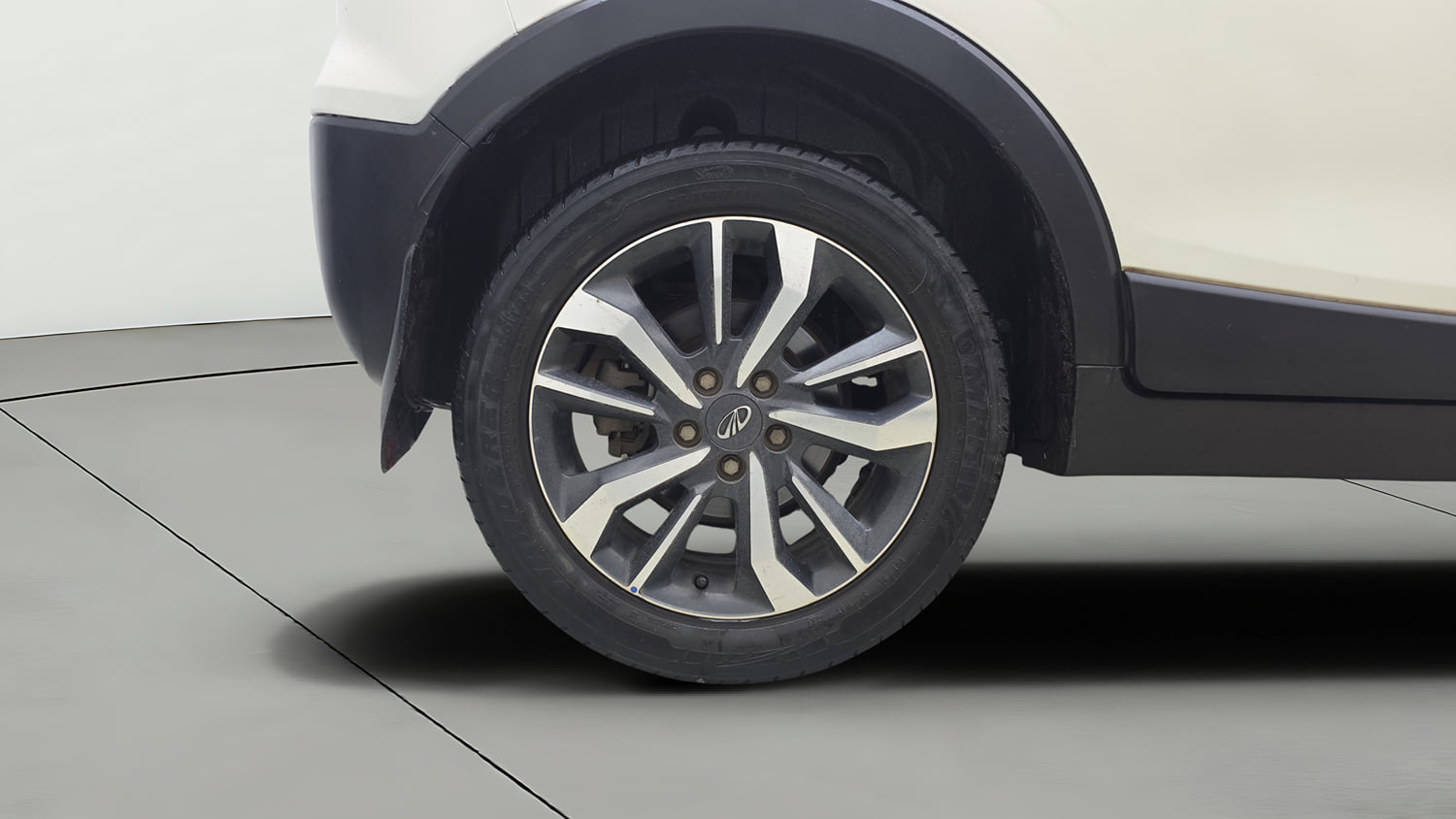Used 2020 Mahindra XUV 300 W8 (O) 1.5 Diesel Diesel Manual tyres RIGHT REAR TYRE RIM VIEW