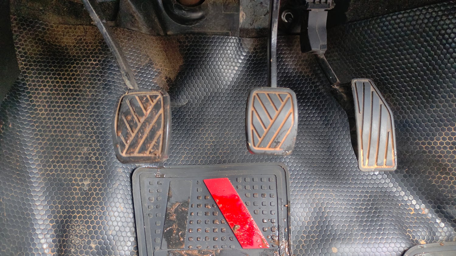Used 2022 Maruti Suzuki Swift VXi Petrol Manual interior PEDALS VIEW