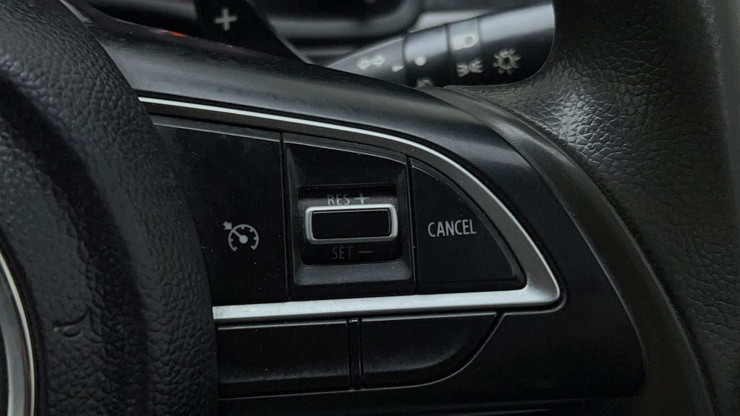 Used 2023 Maruti Suzuki XL6 Zeta AT Petrol Petrol Automatic top_features Cruise control