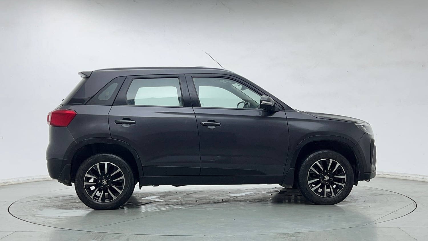 Used 2022 Toyota Urban Cruiser Premium Grade MT Petrol Manual exterior RIGHT SIDE VIEW