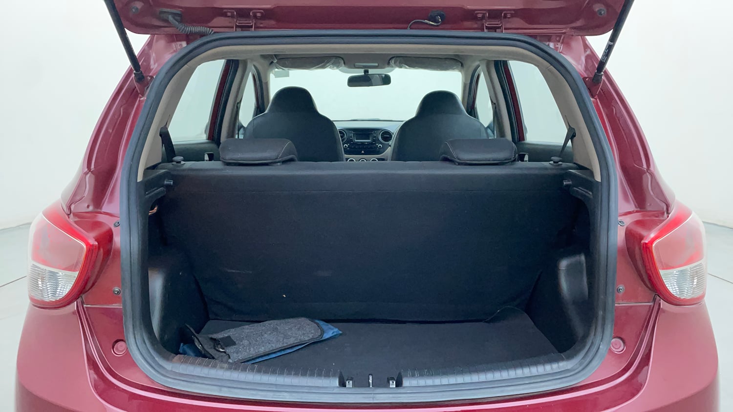 Used 2016 Hyundai Grand i10 Asta AT 1.2 Kappa VTVT Petrol Automatic interior DICKY INSIDE VIEW