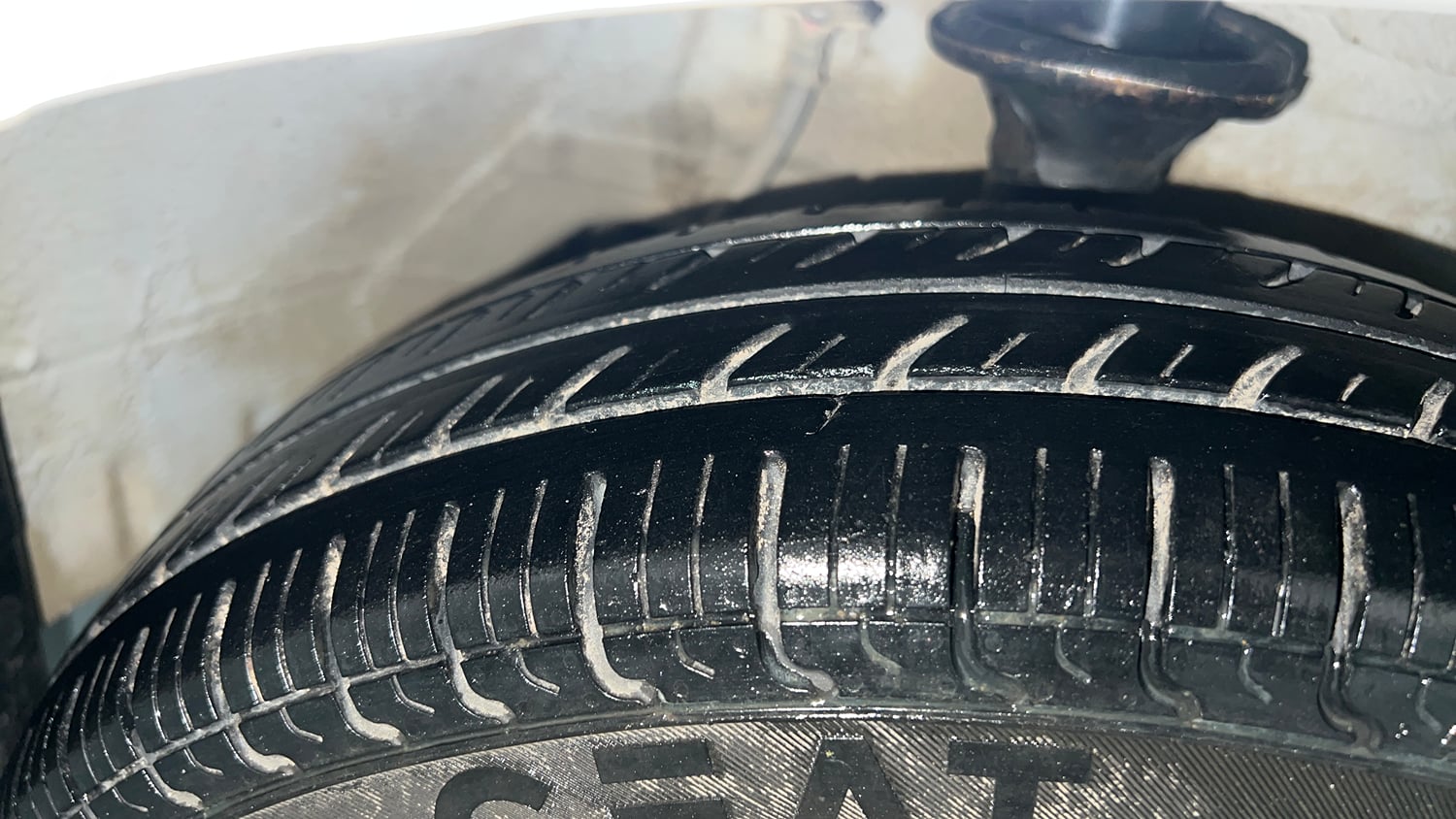 Used 2016 Maruti Suzuki Alto 800 Lxi Petrol Manual tyres RIGHT FRONT TYRE TREAD VIEW