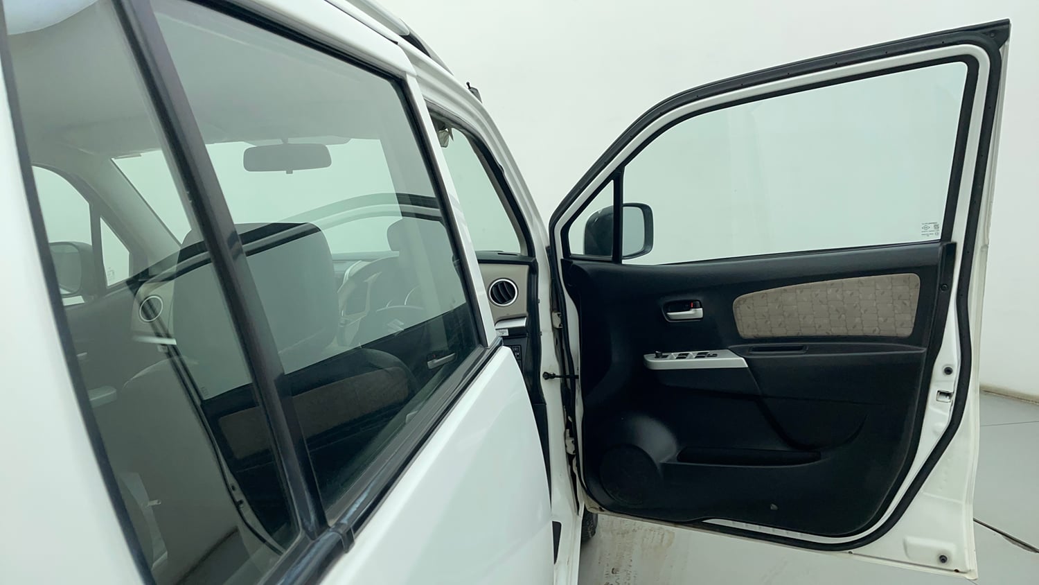 Used 2015 Maruti Suzuki Wagon R VXI Petrol Manual interior RIGHT FRONT DOOR OPEN VIEW