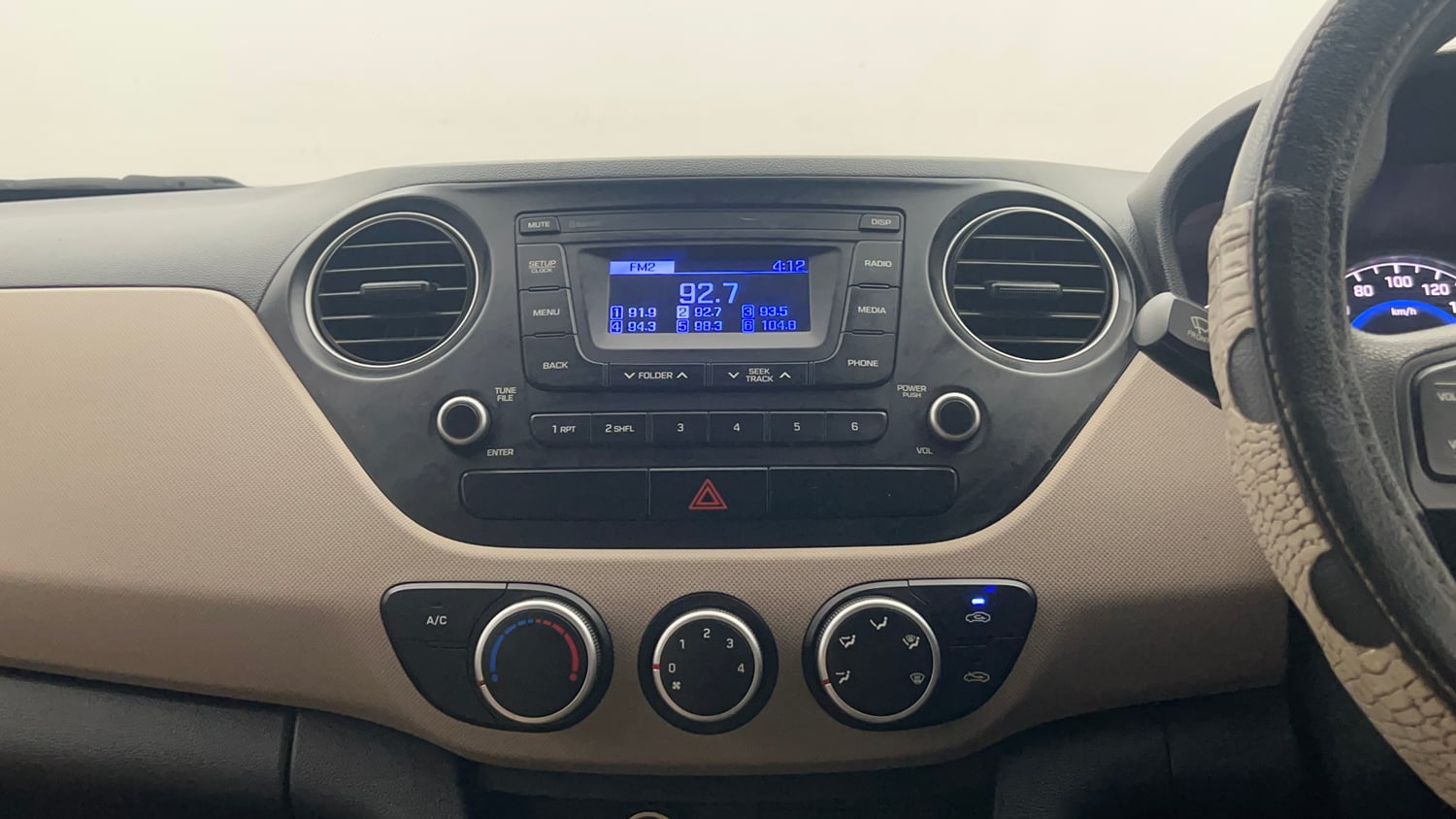 Used 2018 Hyundai Grand i10 Magna 1.2 Kappa VTVT Petrol Manual top_features Integrated (in-dash) music system