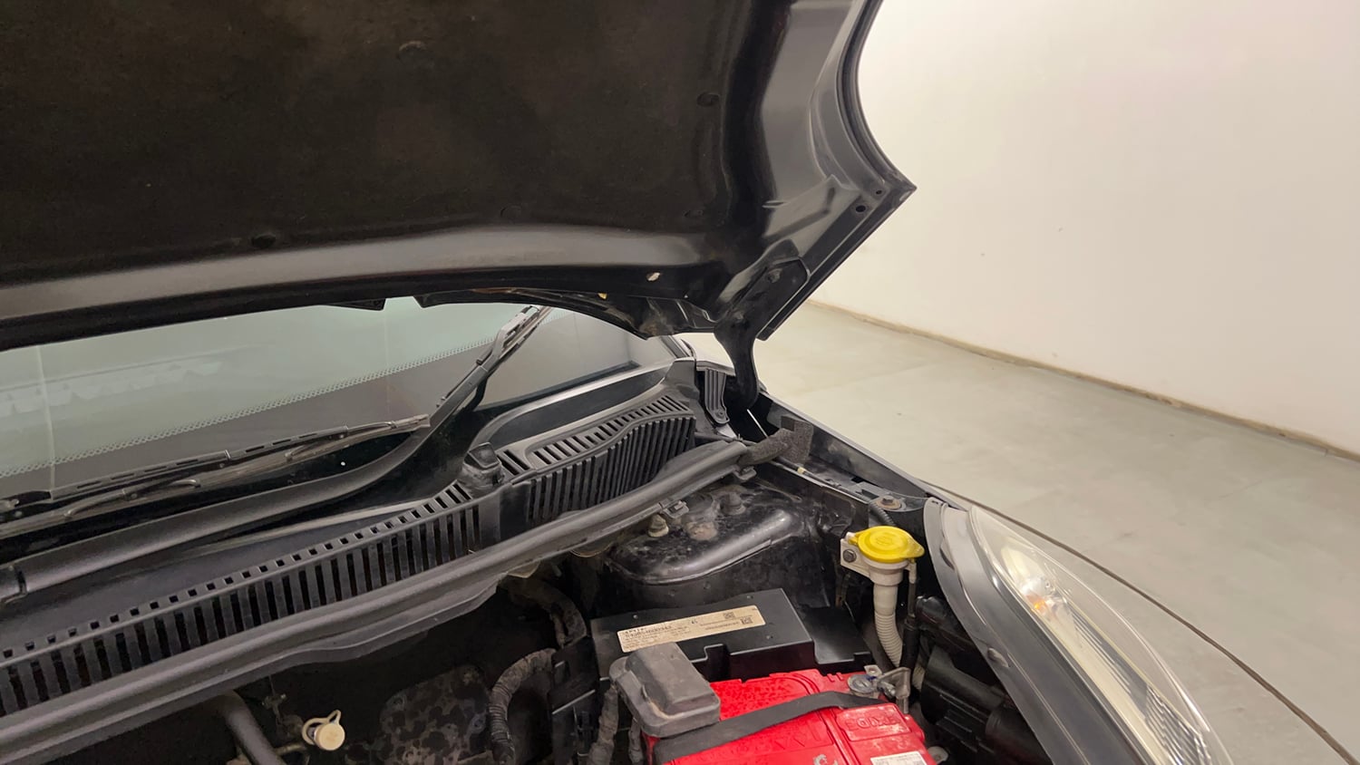 Used 2019 Tata Nexon XM Petrol Manual engine ENGINE LEFT SIDE HINGE & APRON VIEW