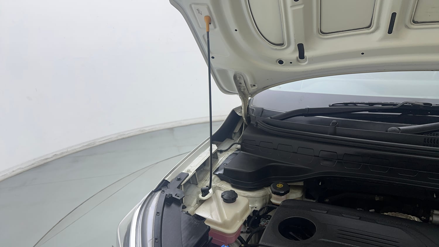 Used 2022 Kia Sonet GTX Plus 1.5 AT Diesel Automatic engine ENGINE RIGHT SIDE HINGE & APRON VIEW