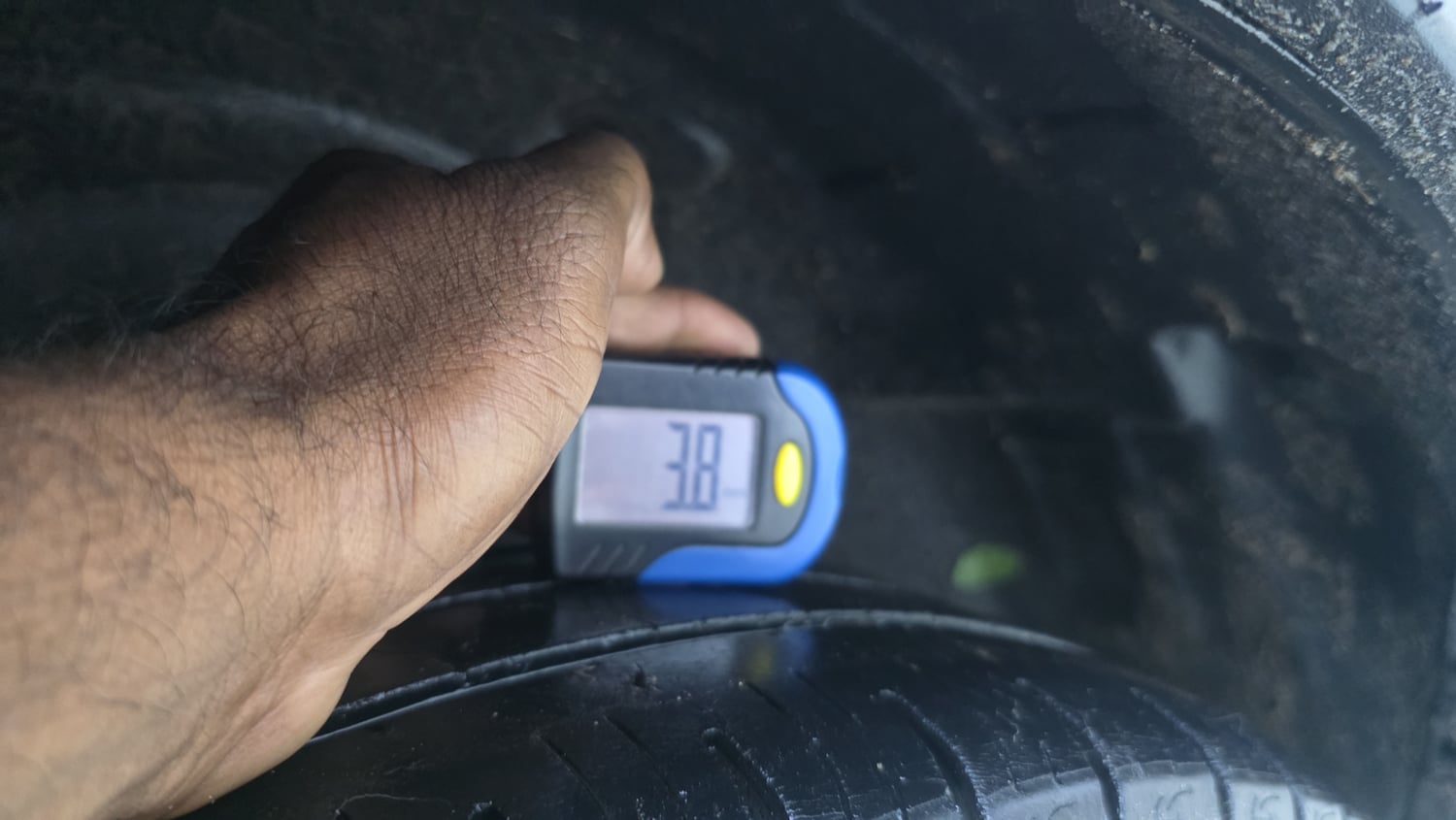 Used 2020 Mahindra XUV 300 W8 (O) 1.5 Diesel Diesel Manual tyres RIGHT REAR TYRE TREAD VIEW