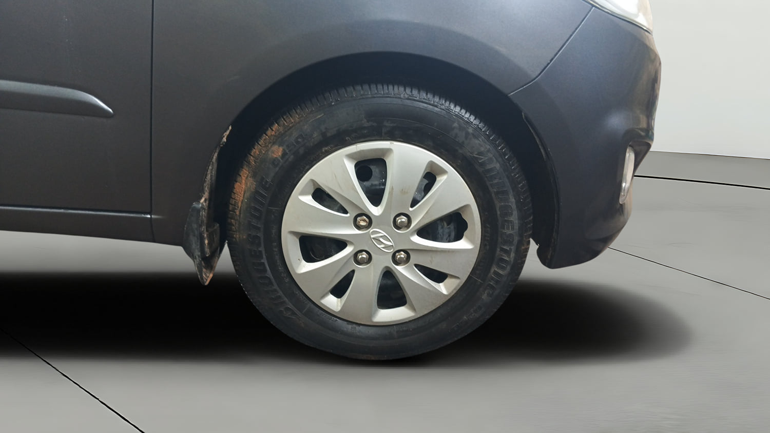 Used 2012 Hyundai i10 Sportz 1.2 Kappa2 Petrol Manual tyres RIGHT FRONT TYRE RIM VIEW