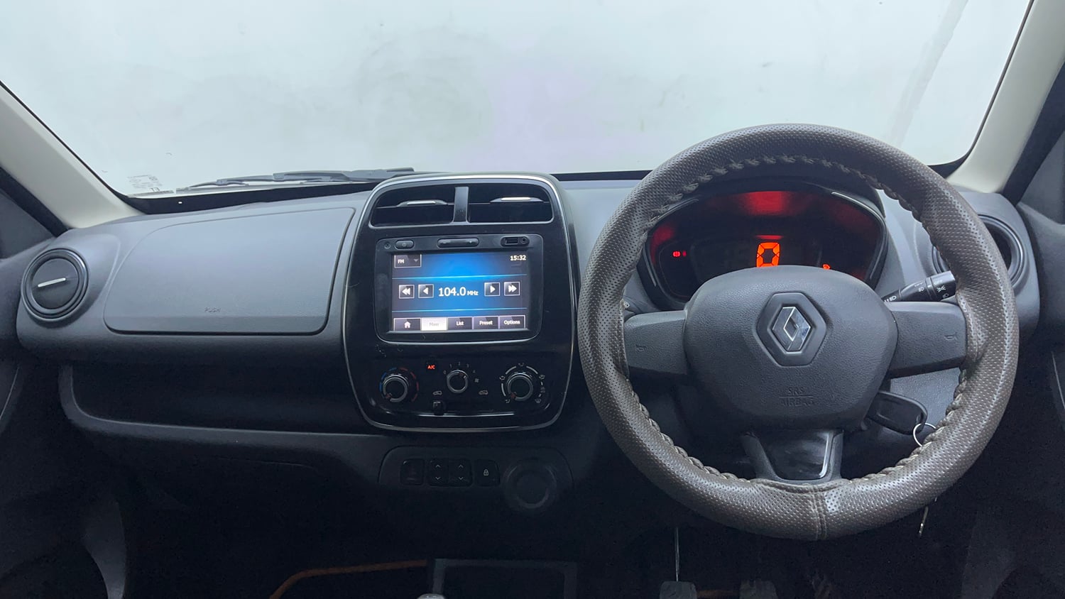Used 2016 Renault Kwid RXT Petrol Manual interior DASHBOARD VIEW