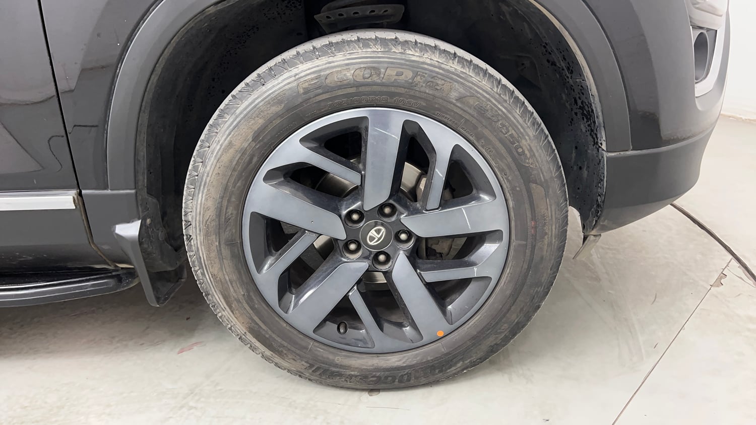 Used 2022 Tata Harrier XZ Plus Dark Edition Diesel Manual tyres RIGHT FRONT TYRE RIM VIEW