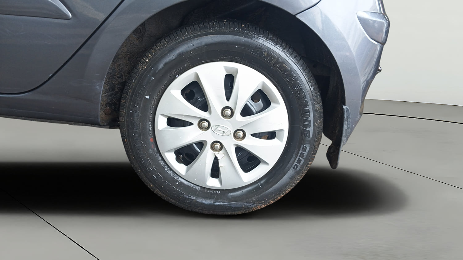 Used 2012 Hyundai i10 Sportz 1.2 Kappa2 Petrol Manual tyres LEFT REAR TYRE RIM VIEW