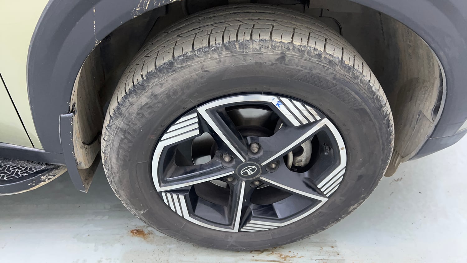 Used 2025 Tata Nexon Creative 1.2 Revotron Petrol 6MT Petrol Manual tyres RIGHT FRONT TYRE RIM VIEW
