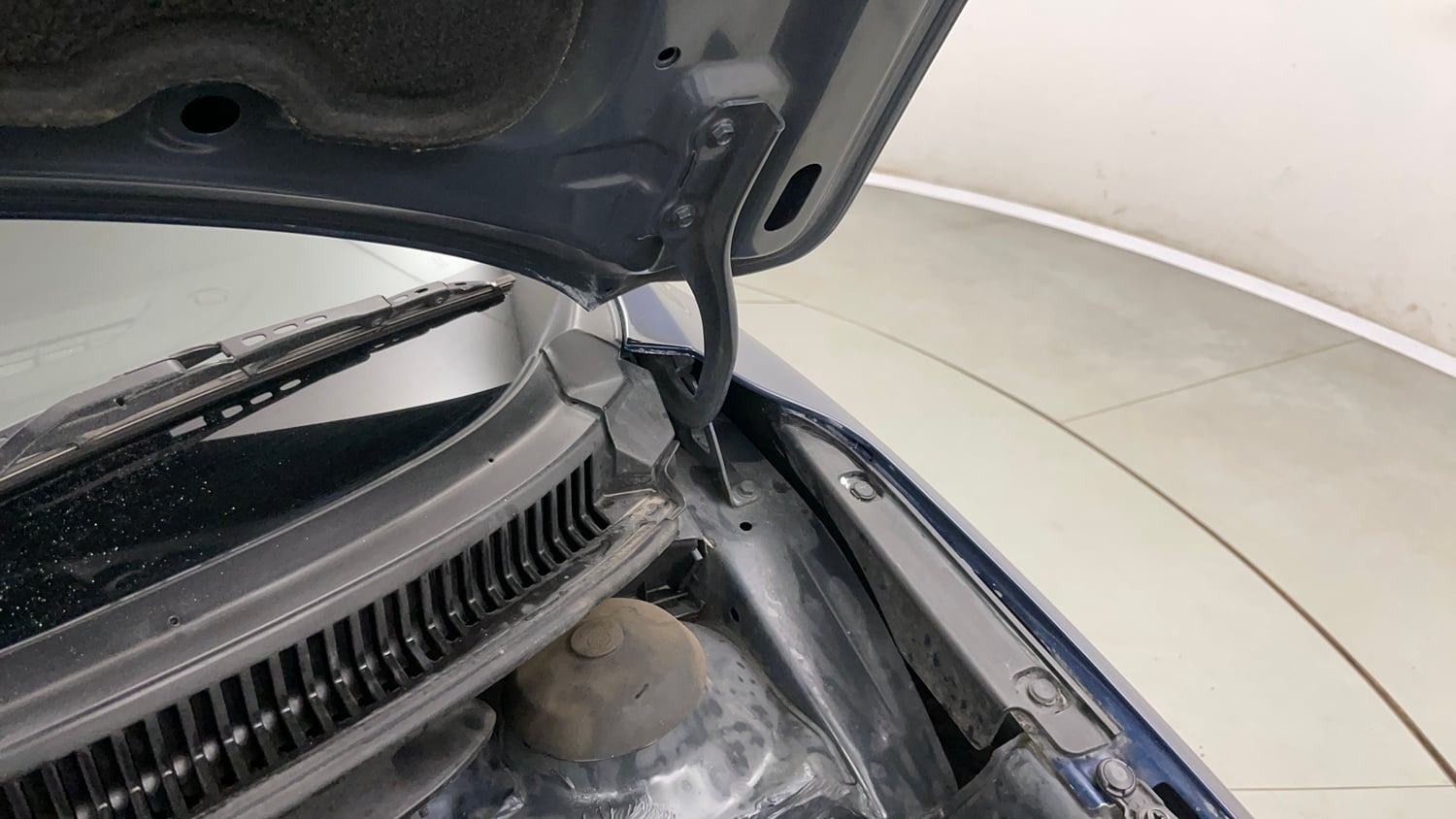 Used 2021 Maruti Suzuki Baleno Zeta Petrol Manual engine ENGINE LEFT SIDE HINGE & APRON VIEW