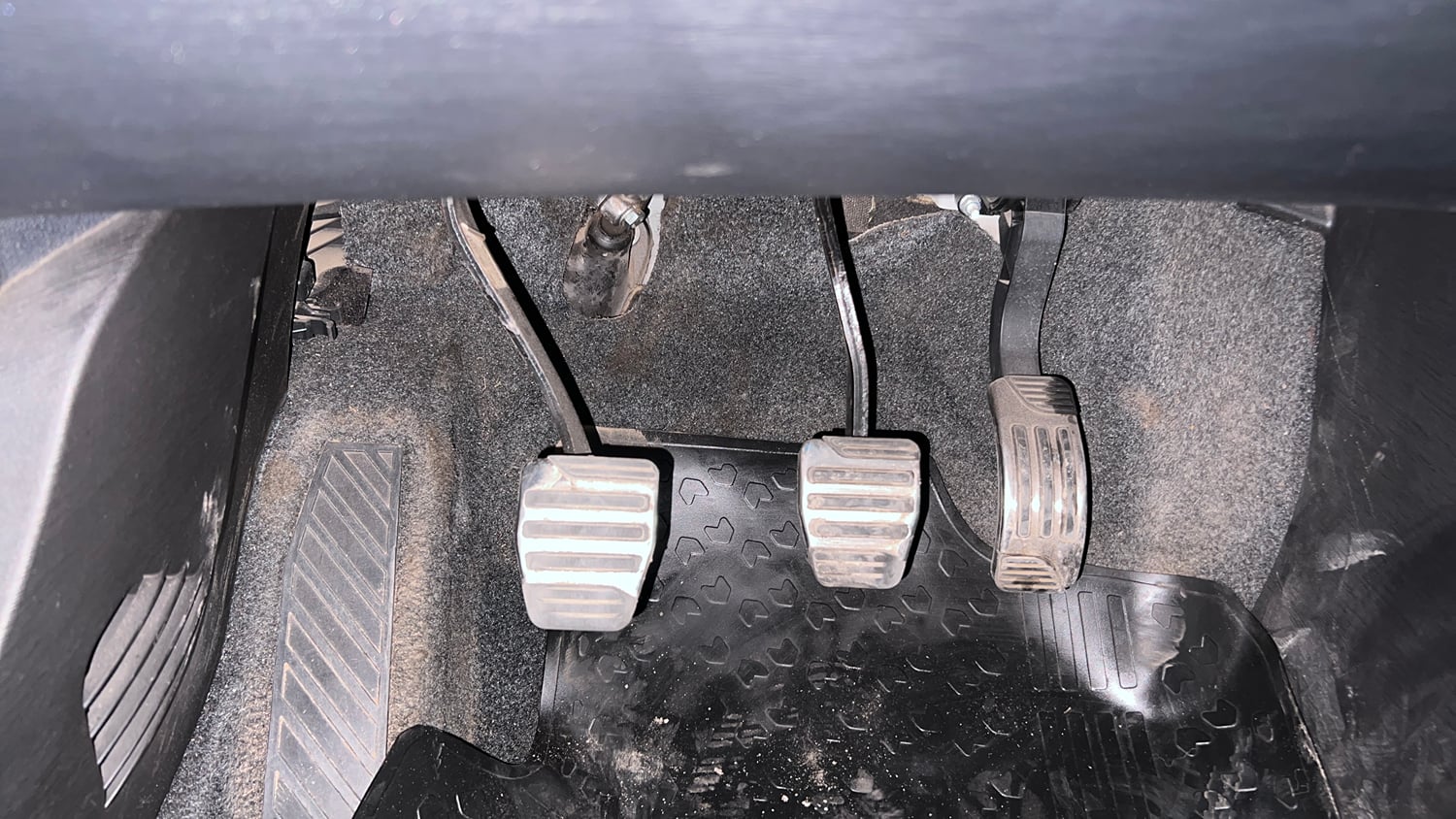Used 2019 Mahindra XUV500 W7 Diesel Manual interior PEDALS VIEW