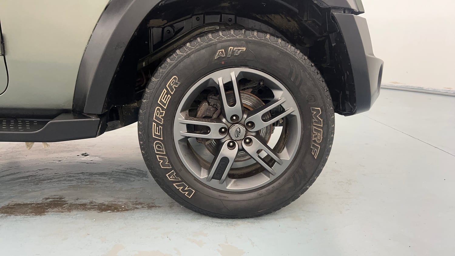 Used 2022 mahindra Thar LX Hard Top Diesel AT 4WD Diesel Automatic tyres RIGHT FRONT TYRE RIM VIEW