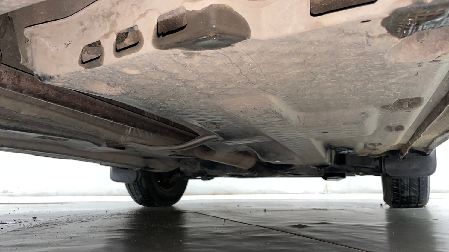 Used 2015 Volkswagen Polo Trendline 1.2L (P) Petrol Manual extra REAR RIGHT UNDERBODY VIEW