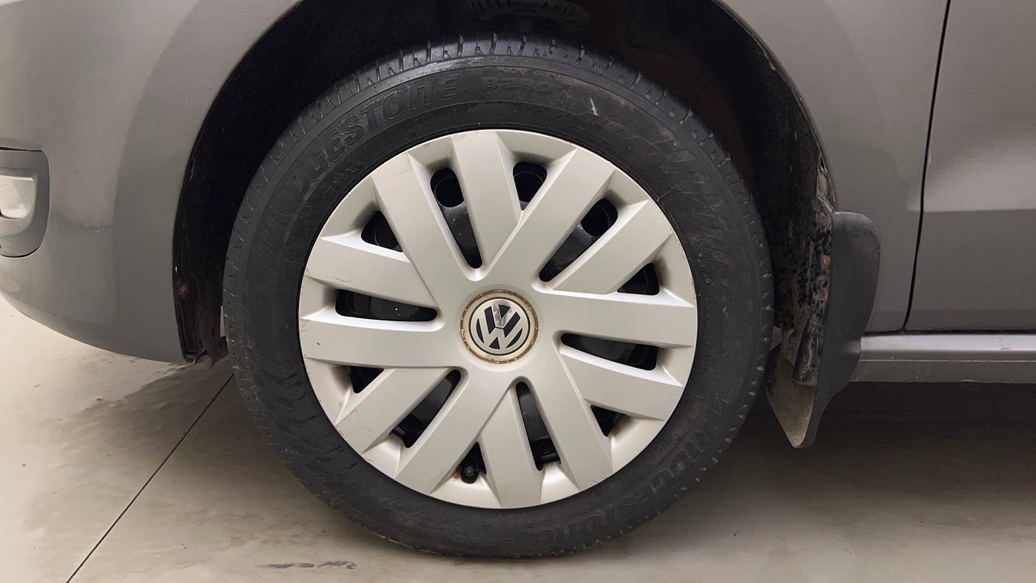 Used 2013 Volkswagen Polo Comfortline 1.2L (P) Petrol Manual tyres LEFT FRONT TYRE RIM VIEW