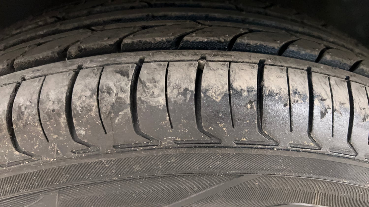 Used 2014 Maruti Suzuki Celerio VXi AMT Petrol Automatic tyres LEFT FRONT TYRE TREAD VIEW