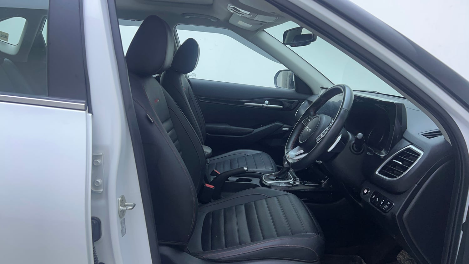 Used 2022 Kia Seltos GTX Plus 1.5 Diesel AT Diesel Automatic interior RIGHT SIDE FRONT DOOR CABIN VIEW
