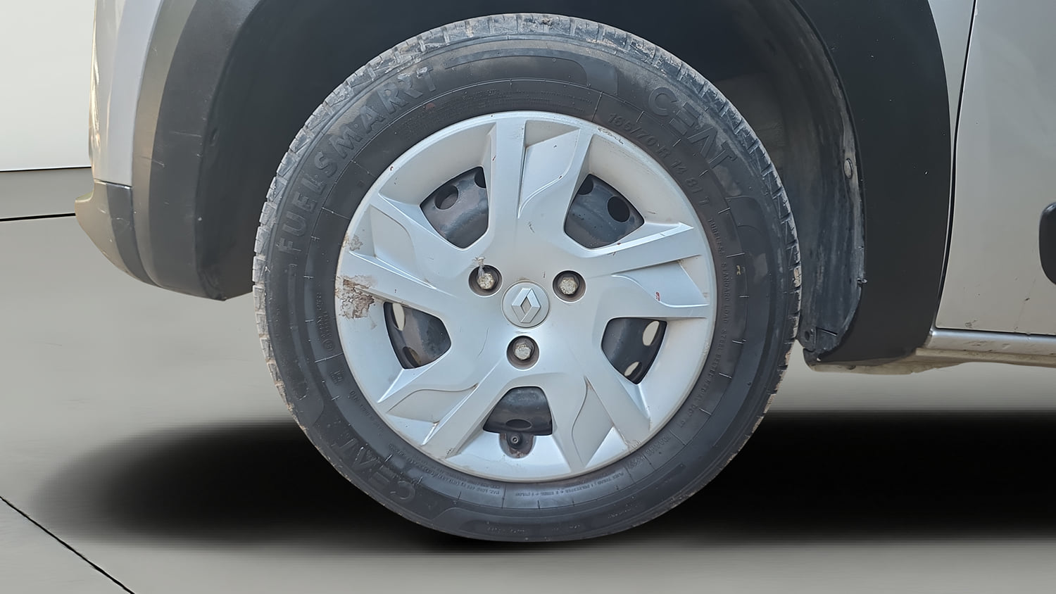 Used 2022 Renault Kwid RXL (O) 0.8 Petrol Manual tyres LEFT REAR TYRE RIM VIEW