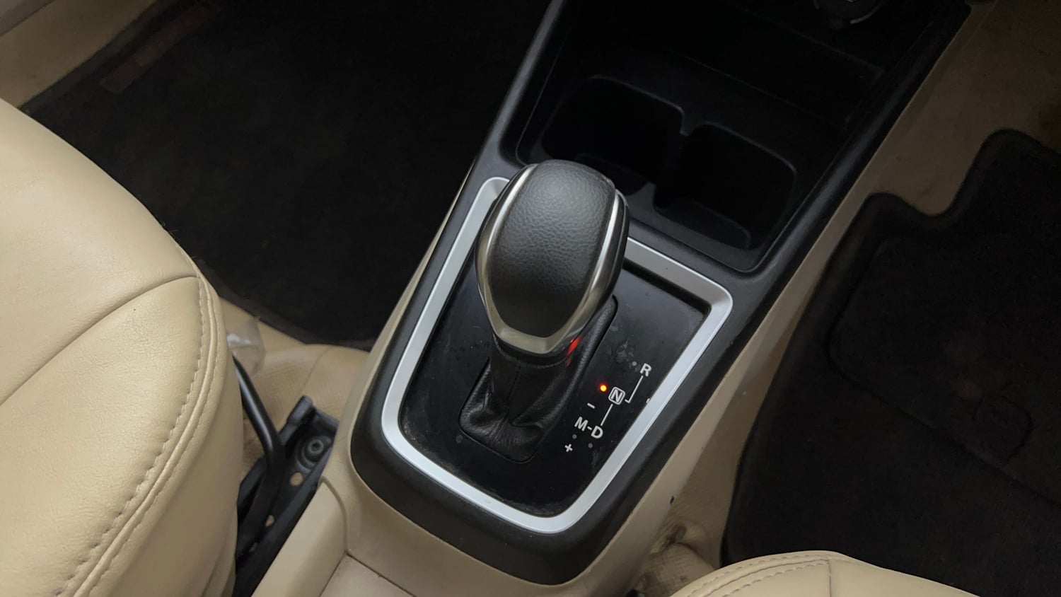 Used 2022 Maruti Suzuki Dzire ZXi Plus AGS Petrol Automatic interior GEAR  KNOB VIEW
