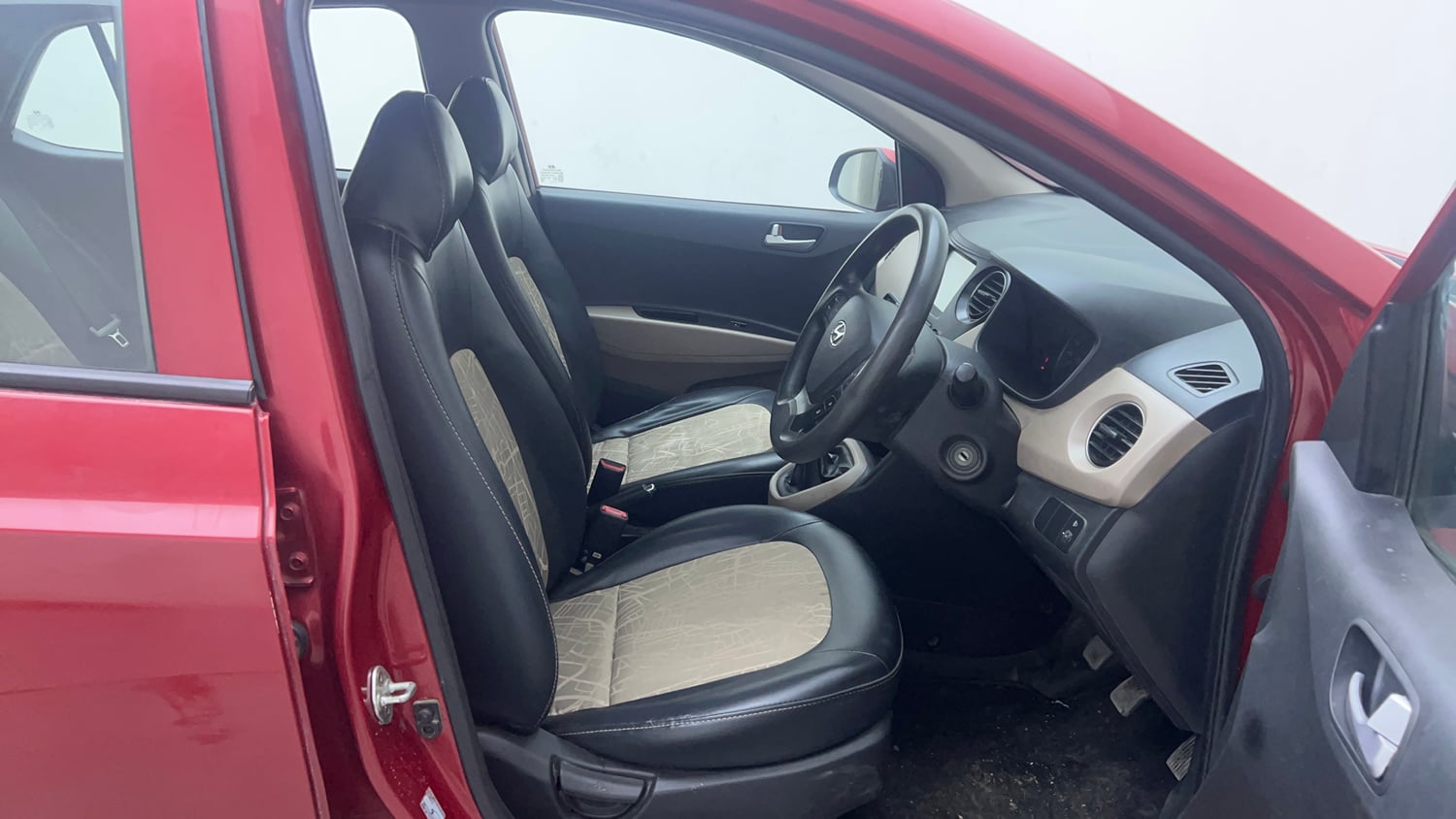 Used 2019 Hyundai Grand i10 Sportz U2 1.2 CRDi Diesel Manual interior RIGHT SIDE FRONT DOOR CABIN VIEW