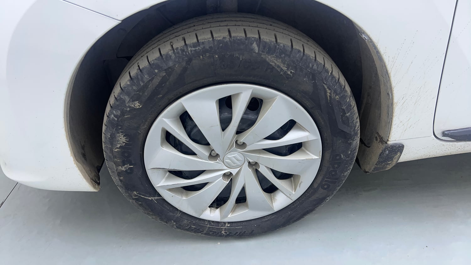 Used 2022 Maruti Suzuki Baleno Delta Petrol Manual tyres LEFT FRONT TYRE RIM VIEW