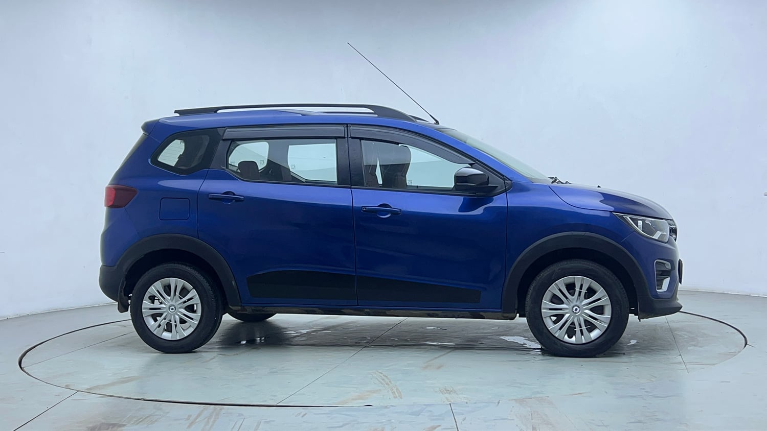 Used 2022 Renault Triber RXZ Petrol Manual exterior RIGHT SIDE VIEW